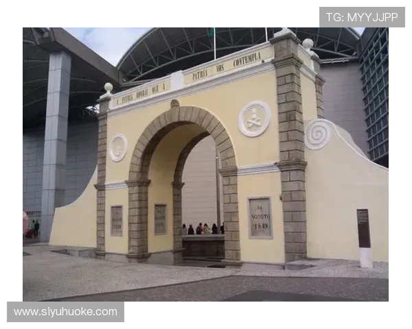 澳门凯旋门英文怎么写及其在旅游中的重要作用解析